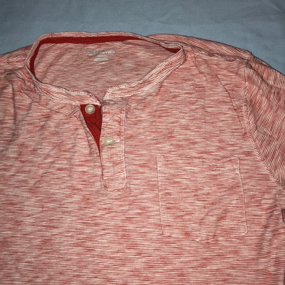 Cherokee two button t-shirt - Picture 2 of 4